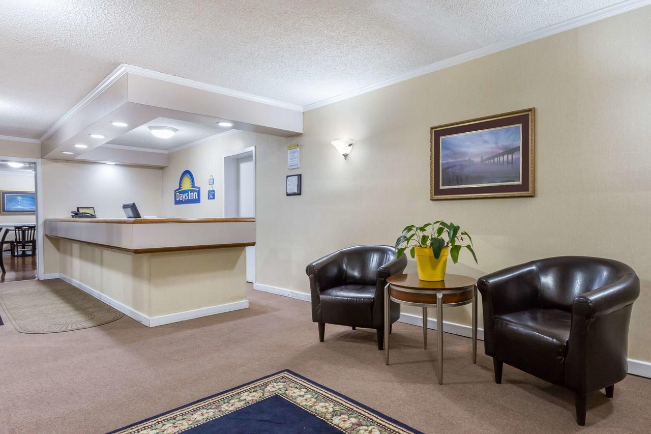 Days Inn By Wyndham Summerton Esterno foto