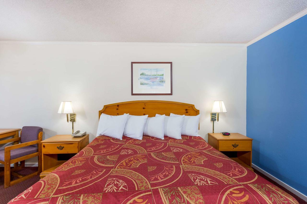 Days Inn By Wyndham Summerton Esterno foto