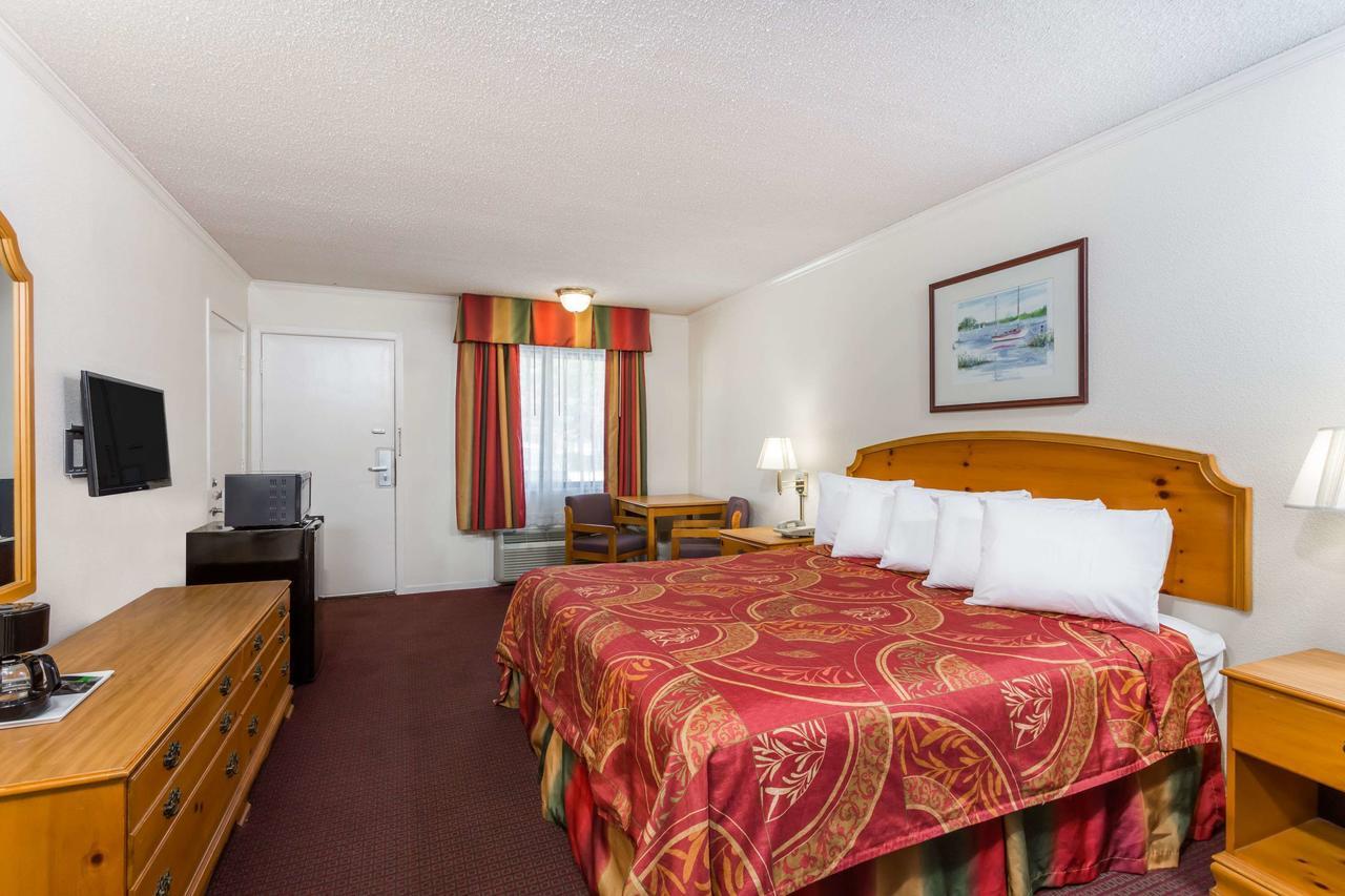 Days Inn By Wyndham Summerton Esterno foto